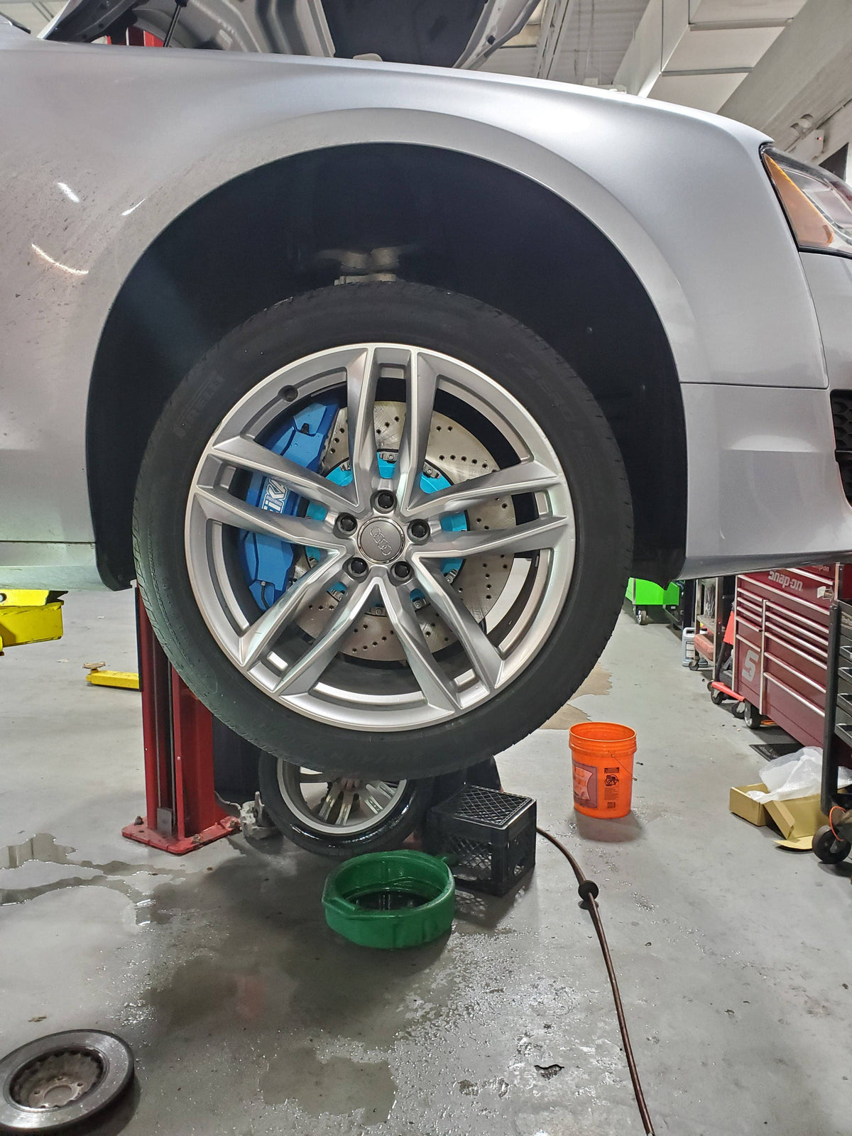 アウディ A8 D4 Facelift (13~18)用 CEIKA カスタムビッグブレーキキット