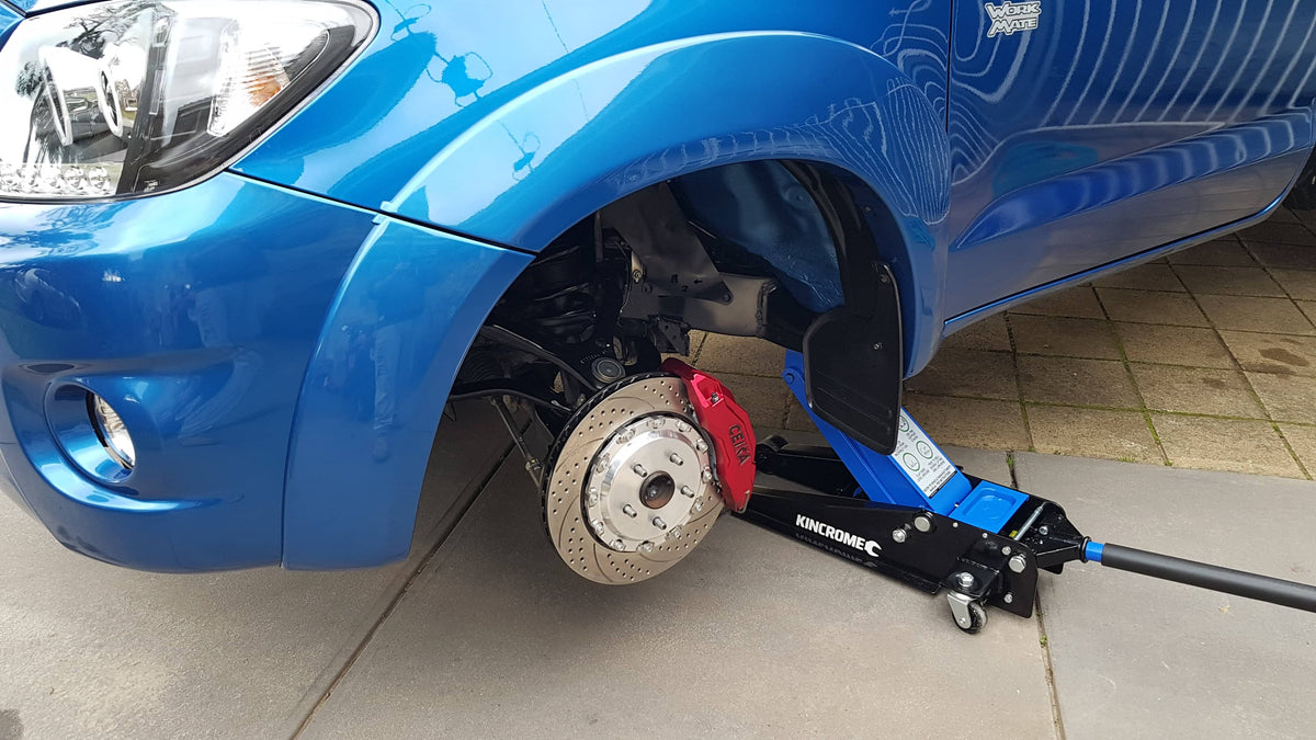 トヨタ Hilux TGN16R (05~13)用 CEIKA カスタムビッグブレーキキット